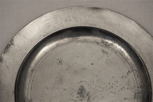 ANTIQUE ENGLISH PEWTER 22IN PLAIN RIM CHARGER S DUNCOMB 17451767 - ADDITIONAL PHOTO 1