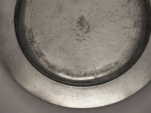 ANTIQUE ENGLISH PEWTER 22IN PLAIN RIM CHARGER S DUNCOMB 17451767 - ADDITIONAL PHOTO 2