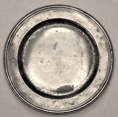 antique english pewter multiple reeded 15in dish by john batcheler bristol 16761708 - CATEGORY: ANTIQUE METAL - DATED BEFORE 1700