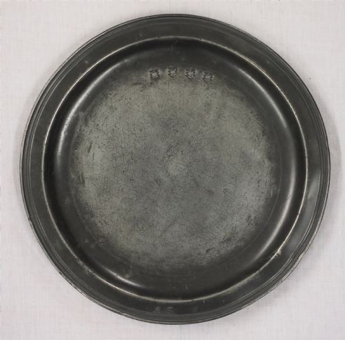 english pewter 17th century narrow rim 8in plate very well marked circa 1680 - CATEGORY: ANTIQUE METAL - DATED BEFORE 1700
