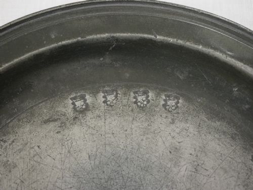 ENGLISH PEWTER 17TH CENTURY NARROW RIM 8IN PLATE VERY WELL MARKED CIRCA 1680 - ADDITIONAL PHOTO 2