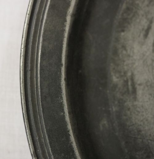 ENGLISH PEWTER 17TH CENTURY NARROW RIM 8IN PLATE VERY WELL MARKED CIRCA 1680 - ADDITIONAL PHOTO 3