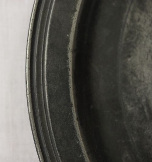 ENGLISH PEWTER 17TH CENTURY NARROW RIM 8IN PLATE VERY WELL MARKED CIRCA 1680 - ADDITIONAL PHOTO 5