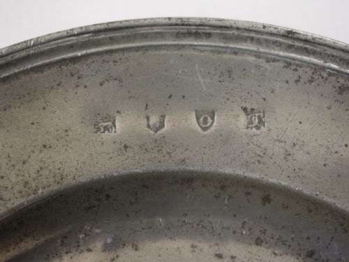 A CHARLES II TRIPLE REEDED PEWTER PLATE BY CHRISTOPHER CLARKE LONDON CIRCA 1680 - ADDITIONAL PHOTO 2