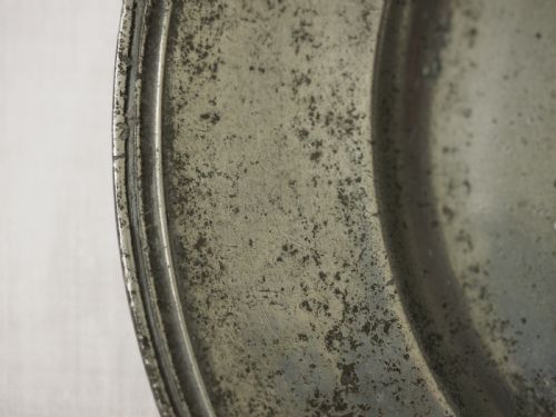 A CHARLES II TRIPLE REEDED PEWTER PLATE BY CHRISTOPHER CLARKE LONDON CIRCA 1680 - ADDITIONAL PHOTO 4