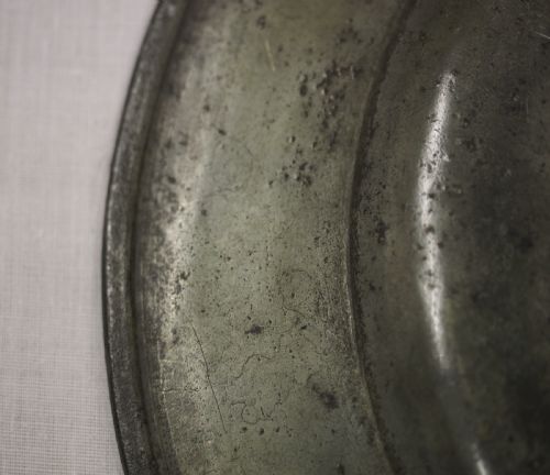 A CHARLES II TRIPLE REEDED PEWTER PLATE BY CHRISTOPHER CLARKE LONDON CIRCA 1680 - ADDITIONAL PHOTO 7