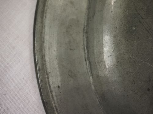 WILLIAM MARY TRIPLE REEDED PLATE HAMMERED ALL OVER THOMAS POWELL CIRCA 1690 - ADDITIONAL PHOTO 8