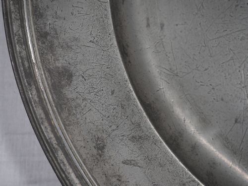 ANTIQUE ENGLISH PEWTER 23 34IN MULTIPLE REEDED CHARGER BY HENRY WIGGIN 1679 1694 - ADDITIONAL PHOTO 1