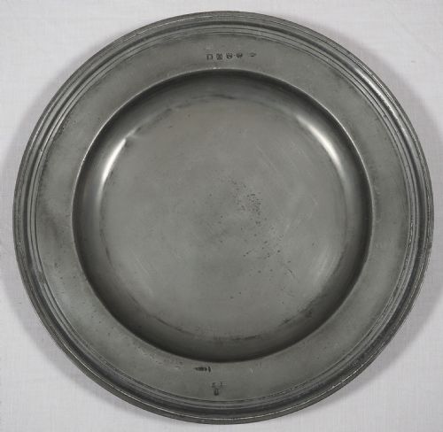 antique english pewter 17 38in multiple reeded dish by john whitaker 1676 - CATEGORY: ANTIQUE METAL - DATED BEFORE 1700
