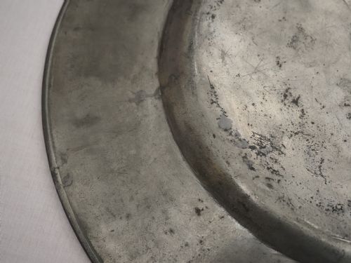 CHARLES II PEWTER 2025IN BROAD RIM CHARGER WITH SKRYMSHIRE FAMILY CREST BY LAWRENCE DYER CIRCA 1660 - ADDITIONAL PHOTO 8