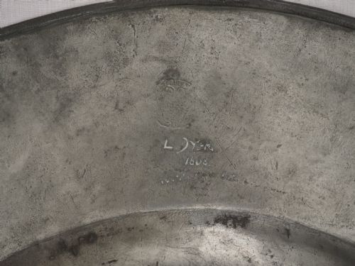 CHARLES II PEWTER 2025IN BROAD RIM CHARGER WITH SKRYMSHIRE FAMILY CREST BY LAWRENCE DYER CIRCA 1660 - ADDITIONAL PHOTO 10