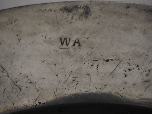 PEWTER PLAIN RIM 2025 INCH CHARGER BY THOMAS TEMPLEMAN OF LONDON CIRCA 1675 - ADDITIONAL PHOTO 5