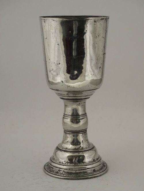 ANTIQUE IRISH PEWTER CHALICE OF LARGE SIZE ON A DOMED FOOT CIRCA 1750