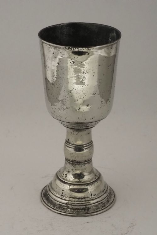 ANTIQUE IRISH PEWTER CHALICE OF LARGE SIZE ON A DOMED FOOT CIRCA 1750 - ADDITIONAL PHOTO 1