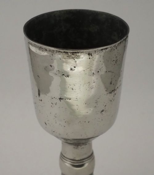 ANTIQUE IRISH PEWTER CHALICE OF LARGE SIZE ON A DOMED FOOT CIRCA 1750 - ADDITIONAL PHOTO 2