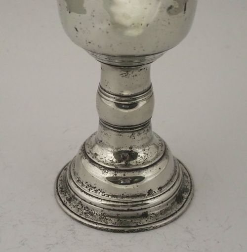 ANTIQUE IRISH PEWTER CHALICE OF LARGE SIZE ON A DOMED FOOT CIRCA 1750 - ADDITIONAL PHOTO 3