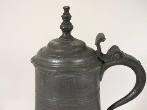ANTIQUE ENGLISH PEWTER SPIRE FLAGON OF SMALL SIZE BY ROBERT ILES OF LONDON CIRCA 1720 - ADDITIONAL PHOTO 1