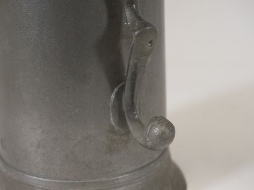ANTIQUE ENGLISH PEWTER SPIRE FLAGON OF SMALL SIZE BY ROBERT ILES OF LONDON CIRCA 1720 - ADDITIONAL PHOTO 5