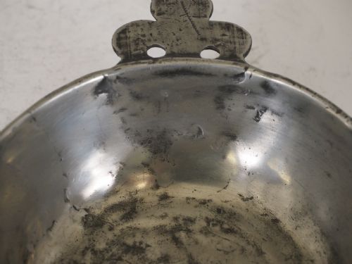 ANTIQUE FRENCH PEWTER PORRINGER MAKER'S CROWNED HAMMER MARK CIRCA 1600 - ADDITIONAL PHOTO 7