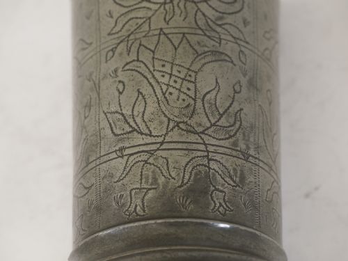 A PAIR OF ANTIQUE DUTCH PEWTER WRIGGLE WORK DECORATED BEAKERS CIRCA 1750 - ADDITIONAL PHOTO 8