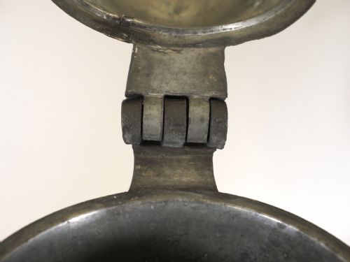 ANTIQUE ENGLISH PEWTER SPIRE FLAGON OF HALF GALLON OEWS CAPACITY CIRCA 1760 - ADDITIONAL PHOTO 6
