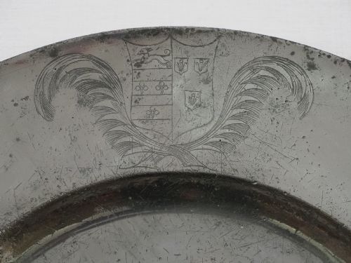 IMPRESSIVE LARGE CHARLES II PEWTER BROAD RIM CHARGER 23 14 IN CIRCA 1670 - ADDITIONAL PHOTO 1