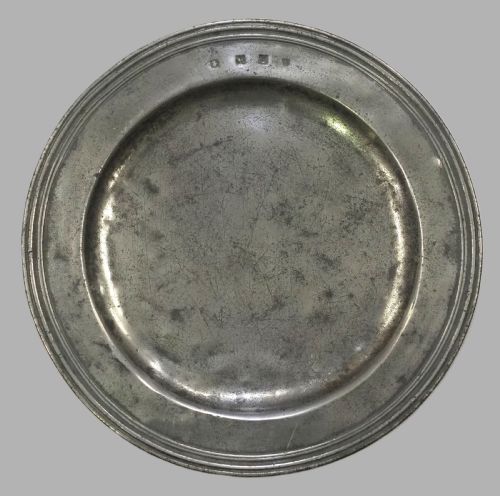 ANTIQUE ENGLISH PEWTER TRIPLE REEDED PLATE OXFORD MAKER 'IM' CIRCA 1680 - ADDITIONAL PHOTO 1