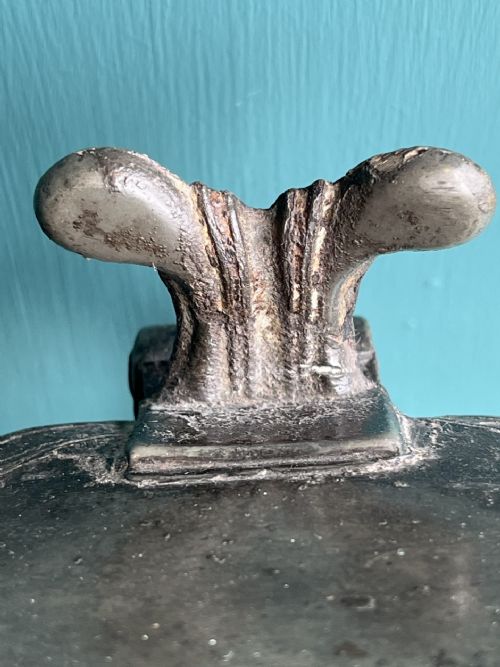 ANTIQUE ENGLISH PEWTER GEORGE II FLATLID FLAGON PROBABLY LONDON MADE FOR THE SCOTTISH MARKET CIRCA 172030 - ADDITIONAL PHOTO 1