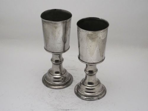 A FINE PAIR OF IRISH PEWTER CHALICE EACH OF 1 PINT CAPACITY CIRCA 1750 - ADDITIONAL PHOTO 1