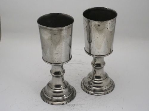 A FINE PAIR OF IRISH PEWTER CHALICE EACH OF 1 PINT CAPACITY CIRCA 1750 - ADDITIONAL PHOTO 2