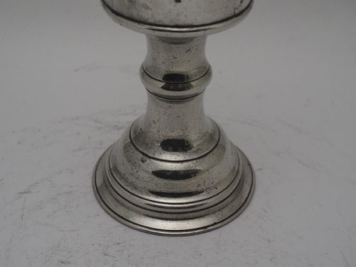 A FINE ANTIQUE IRISH PEWTER CHALICE OF 1 PINT CAPACITY CIRCA 1750 - ADDITIONAL PHOTO 2