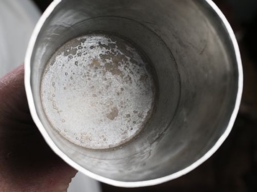 A FINE ANTIQUE IRISH PEWTER CHALICE OF 1 PINT CAPACITY CIRCA 1750 - ADDITIONAL PHOTO 4