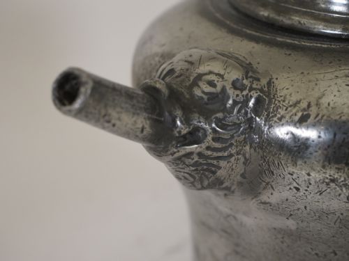 ANTIQUE SWISS PEWTER 'BIBERON' WATER DRINKING VESSEL CIRCA 1730 - ADDITIONAL PHOTO 4