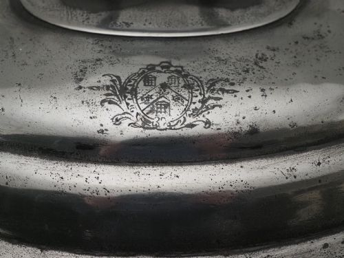 ANTIQUE ENGLISH PEWTER TUREEN ENGRAVED WITH THE ARMS OF THE WORSHIPFUL COMPANY OF PEWTERERS CIRCA 1790 - ADDITIONAL PHOTO 4