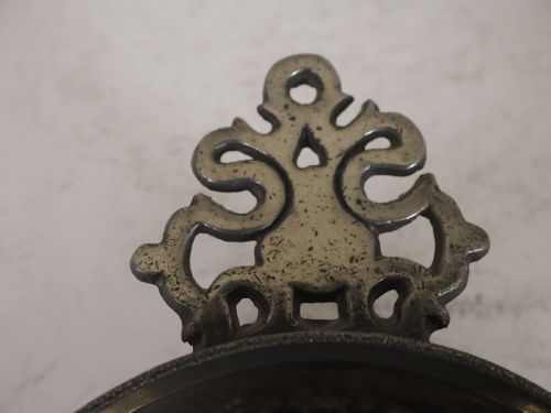 ANTIQUE ENGLISH PEWTER PORRINGER OF 12 FLOZ CAPACITY CIRCA 1700 - ADDITIONAL PHOTO 5
