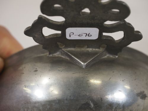 ANTIQUE ENGLISH PEWTER PORRINGER OF 12 FLOZ CAPACITY CIRCA 1700 - ADDITIONAL PHOTO 9