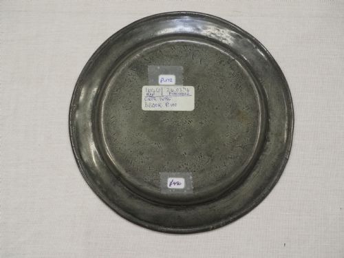 ANTIQUE ENGLISH PEWTER MULTIPLE REEDED PLATE BY ROBERT MOULINS II OR 'TM' CIRCA 1680 - ADDITIONAL PHOTO 3