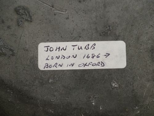 ANTIQUE ENGLISH PEWTER TRIPLE REEDED PLATE BY JOHN TUBB CIRCA 1690 - ADDITIONAL PHOTO 4
