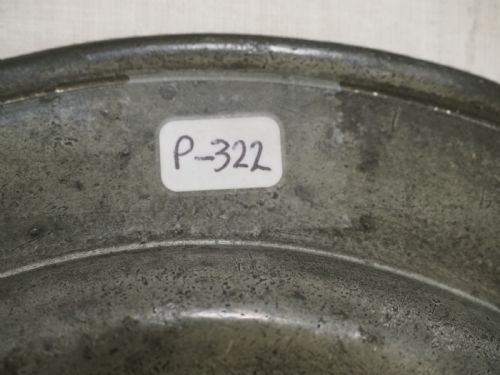ANTIQUE ENGLISH PEWTER PLATE WITH SCARCE INCISED RIM BY JOHN TRAPP II CIRCA 1690 - ADDITIONAL PHOTO 3