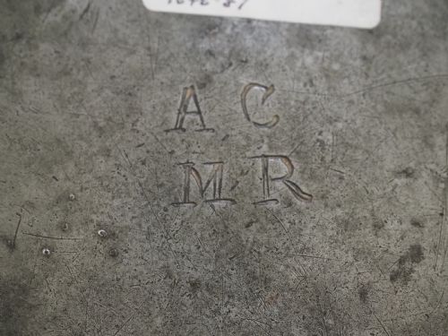 ANTIQUE ENGLISH PEWTER PLATE WITH SCARCE INCISED RIM BY JOHN TRAPP II CIRCA 1690 - ADDITIONAL PHOTO 4