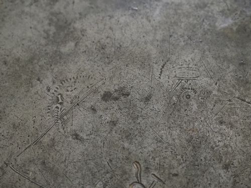 ANTIQUE ENGLISH PEWTER PLATE WITH SCARCE INCISED RIM BY JOHN TRAPP II CIRCA 1690 - ADDITIONAL PHOTO 6
