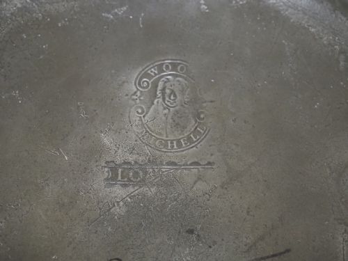 ANTIQUE ENGLISH PEWTER PLATE BY WOOD MICHELL WITH GREAT YARMOUTH COAT OF ARMS CIRCA 1750 - ADDITIONAL PHOTO 4