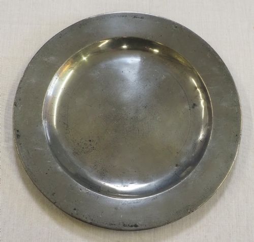 ANTIQUE ENGLISH PEWTER 950IN PLAIN RIM PLATE BY RICHARD KING OF LONDON CIRCA 1750