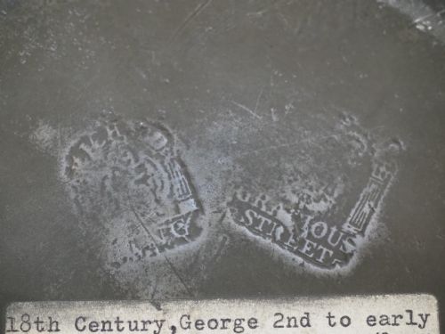 ANTIQUE ENGLISH PEWTER 950IN PLAIN RIM PLATE BY RICHARD KING OF LONDON CIRCA 1750 - ADDITIONAL PHOTO 4