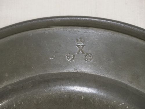 ANTIQUE ENGLISH PEWTER PLAIN RIM PLATE WITH SUPERB LION CREST BY JAMES SPACKMAN 1704 1759 - ADDITIONAL PHOTO 6