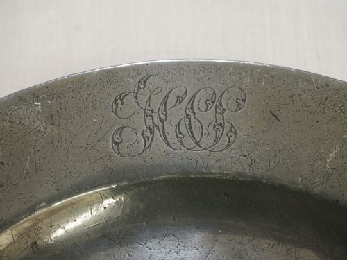 A SET OF FOUR ANTIQUE ENGLISH PEWTER PLATES BY T H COMPTON 1814 1835 - ADDITIONAL PHOTO 5