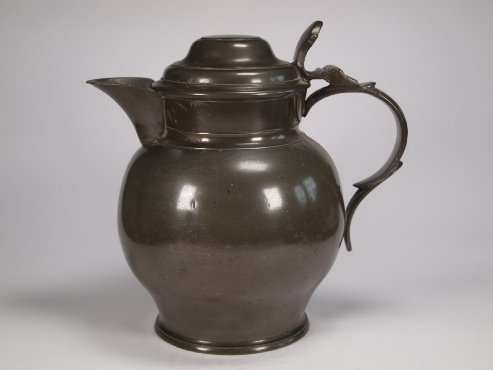 ANTIQUE ENGLISH PEWTER HALF GALLON SPOUTED ALE JUG, CIRCA 1850.