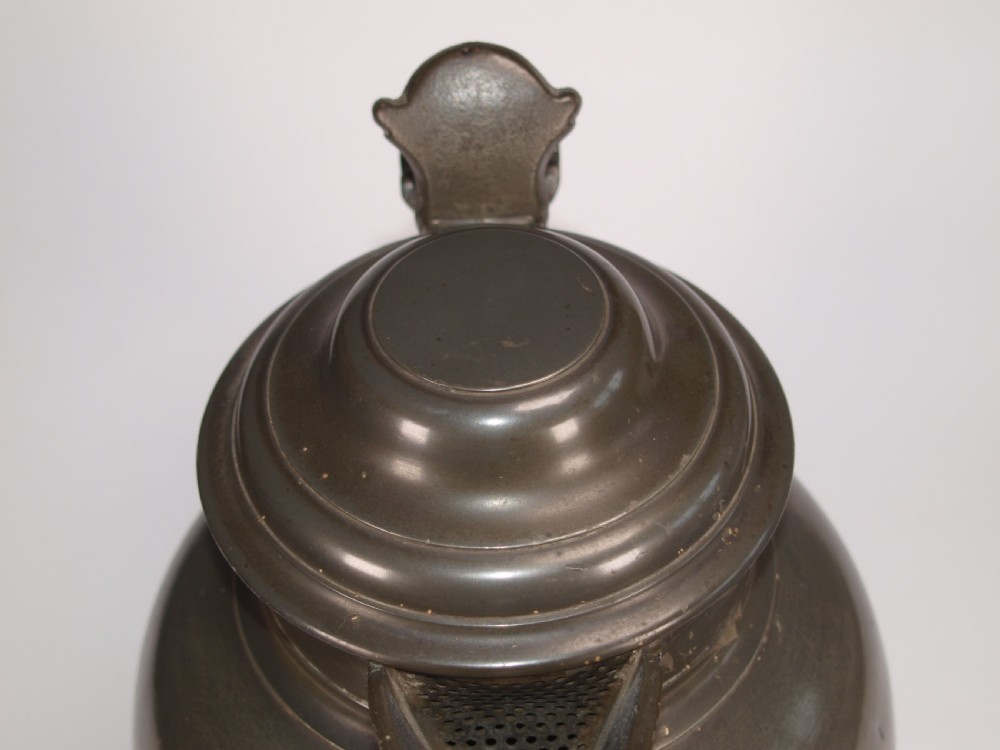 ANTIQUE ENGLISH PEWTER HALF GALLON SPOUTED ALE JUG, CIRCA 1850. View VI