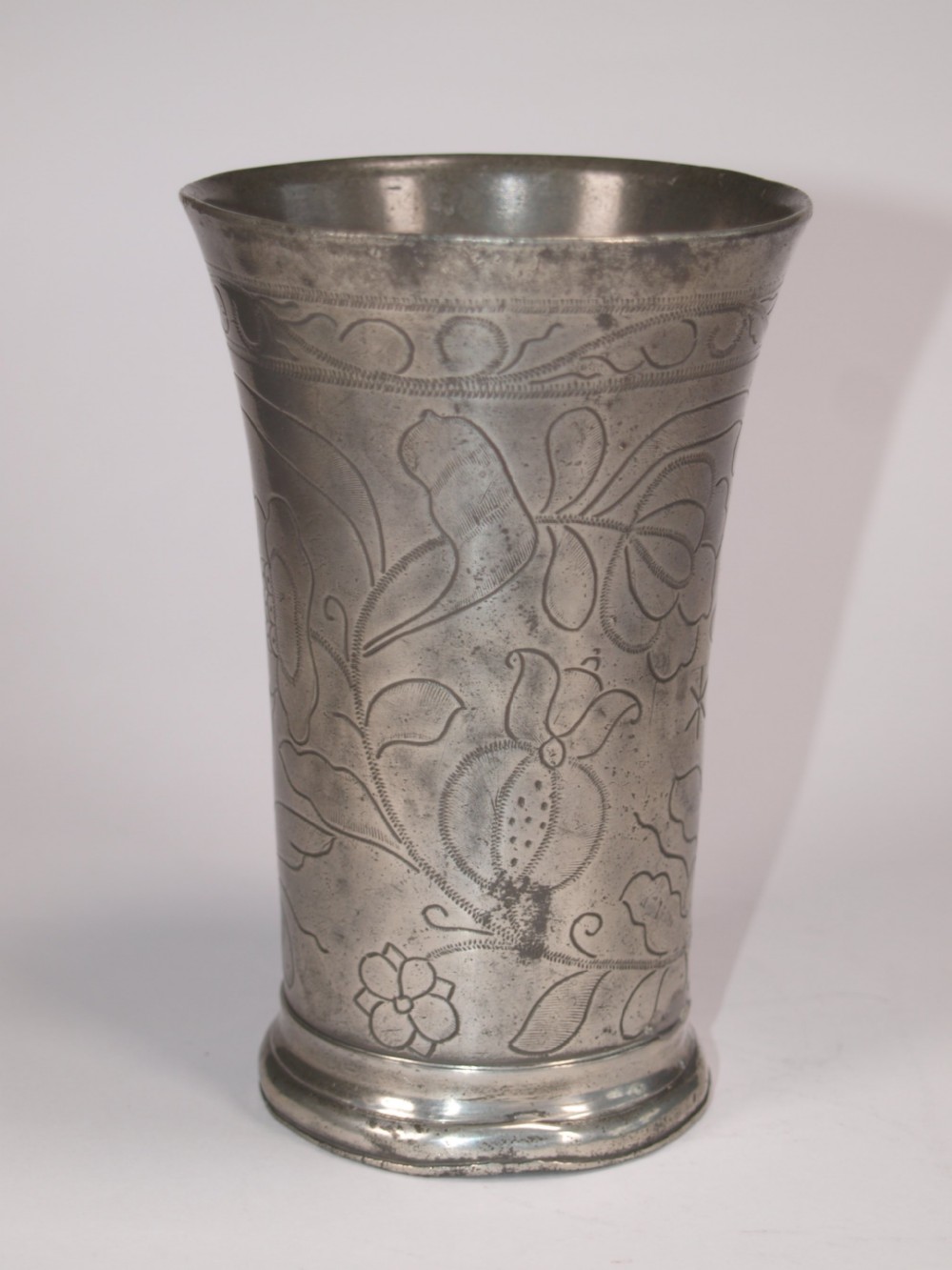 ANTIQUE DUTCH PEWTER BEAKER WITH WRIGGLE WORK FLORAL DECORATION, CIRCA 1700. View III