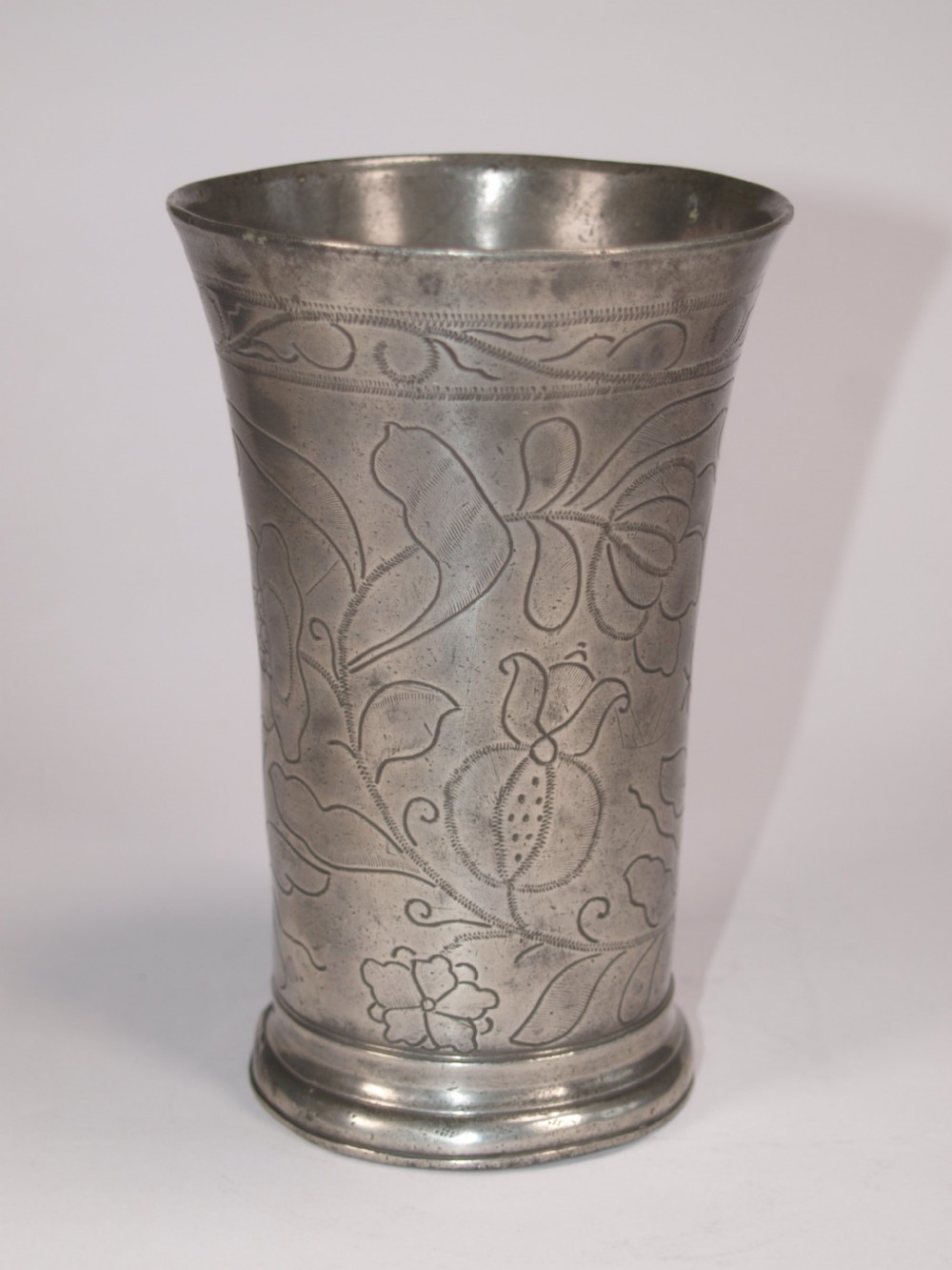 ANTIQUE DUTCH PEWTER BEAKER WITH WRIGGLE WORK FLORAL DECORATION, CIRCA 1700. View V